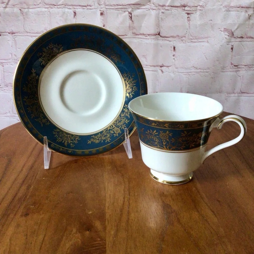Vintage Royal Doulton Earlswood H. 5053 Cup and Saucer Set - 1978 - Picture 8 of 8